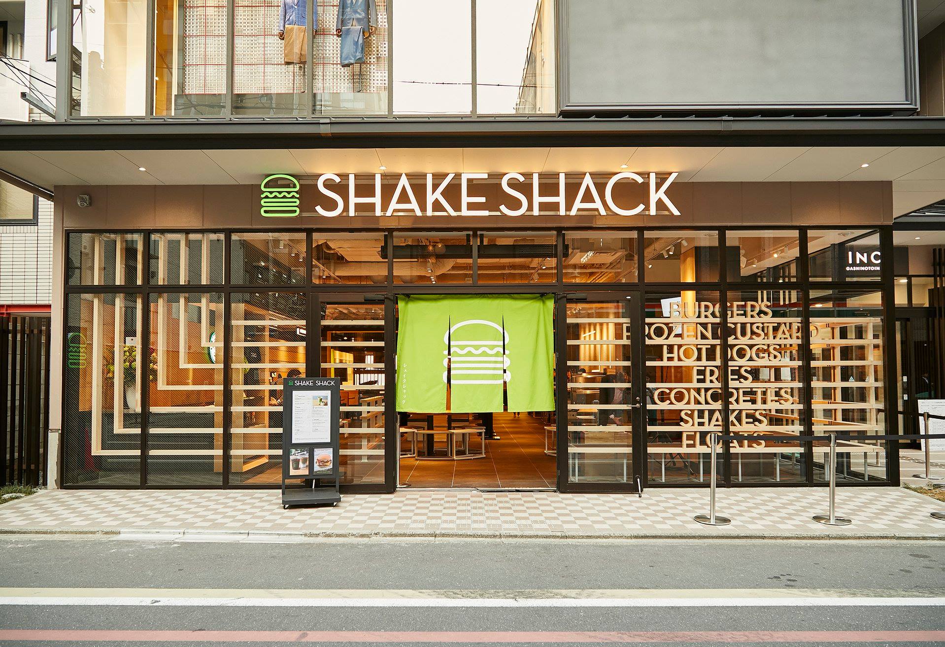 BTIG Downgrades Shake Shack to Neutral Amid Uncertainty Over Growth Levers